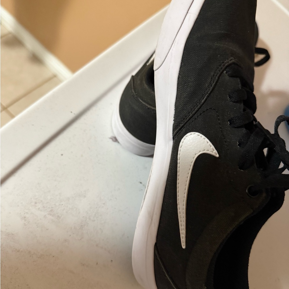 Shoes - Picture 2 of 4